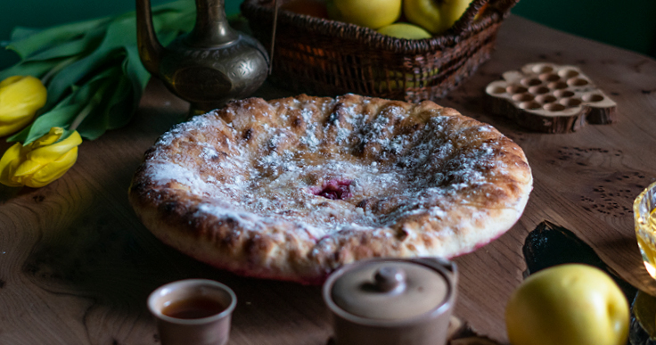 Пирог с яблоком и вишней в Ростове на заказ
